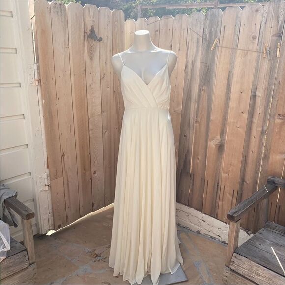 Lulus Dresses & Skirts - Lulus white maxi gown dress size M